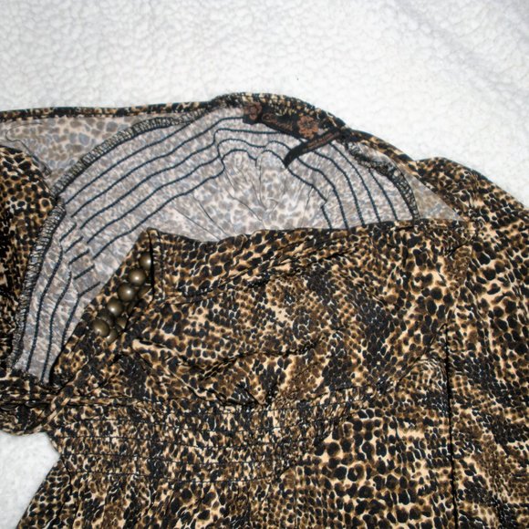 Guess like new Organic African print backless top with hand beaded accents. - Picture 4 of 7